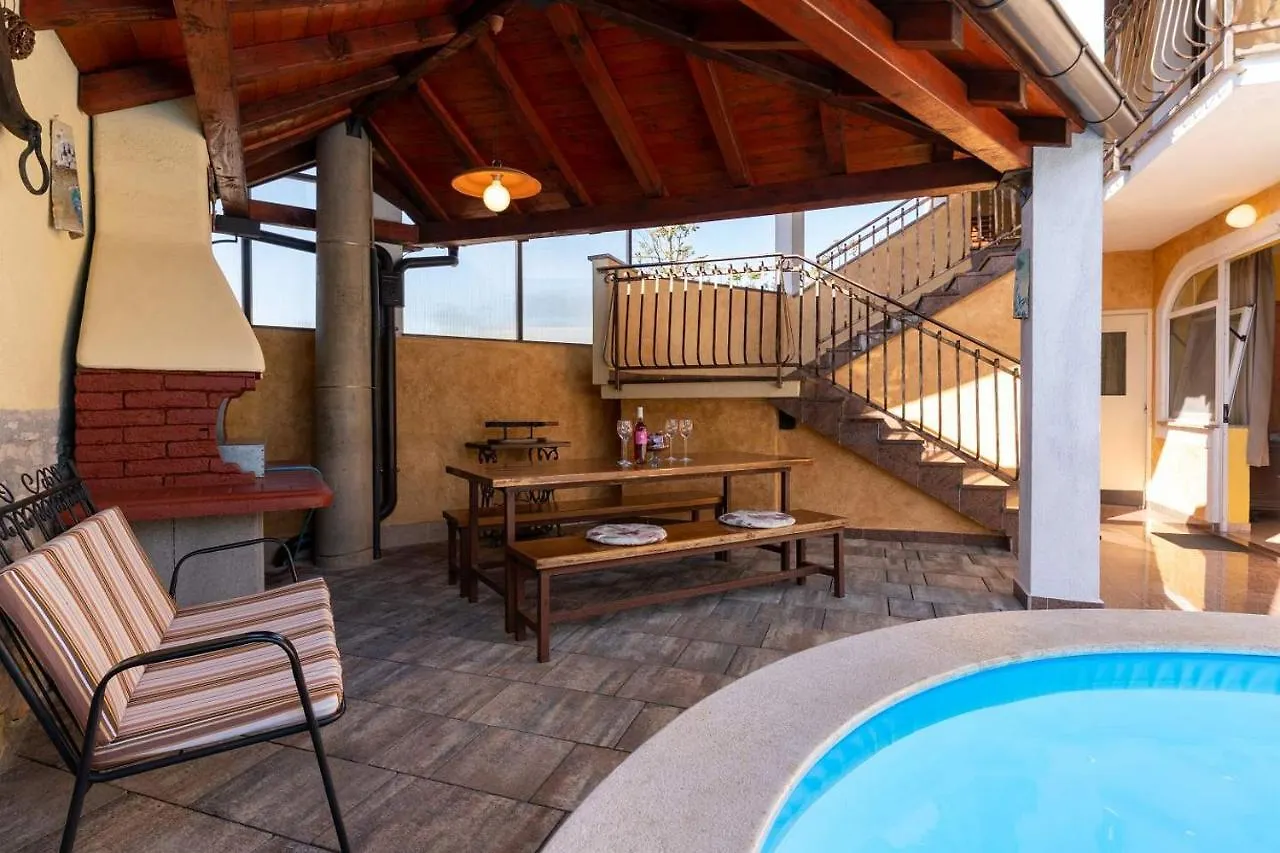 Casa Milena Villa Rapavel 0*,